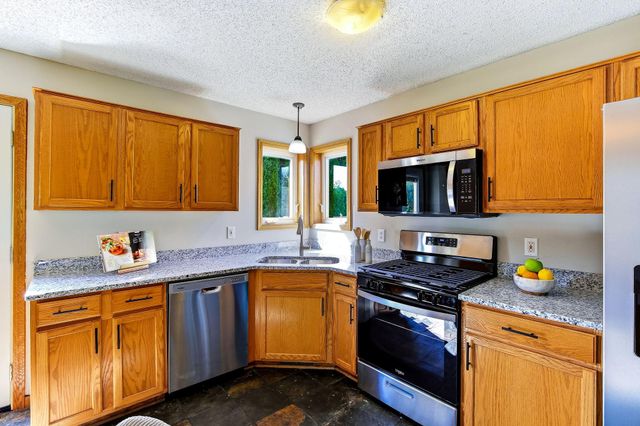 332 Orchard Parkway W, Shakopee, MN 55379