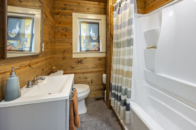 905 Nicholson St, Decherd, TN 37324