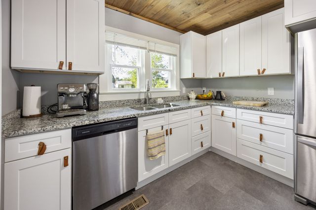 905 Nicholson St, Decherd, TN 37324