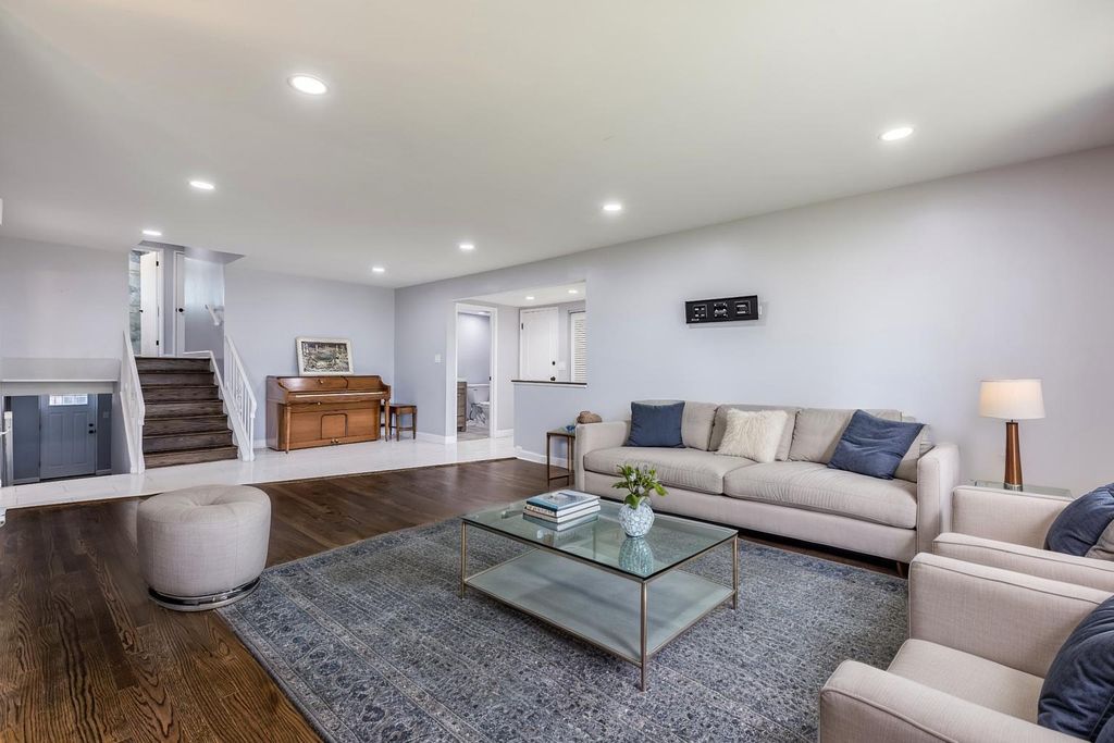 7851 W Church Street W, Morton Grove, IL 60053 — photo 3