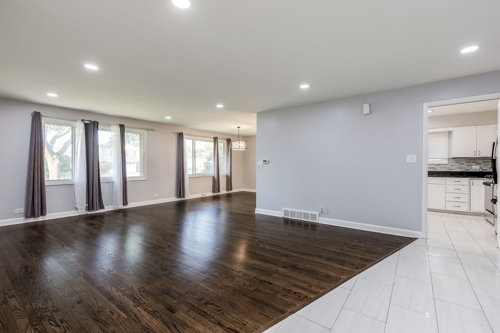 7851 W Church Street W, Morton Grove, IL 60053 — photo 4