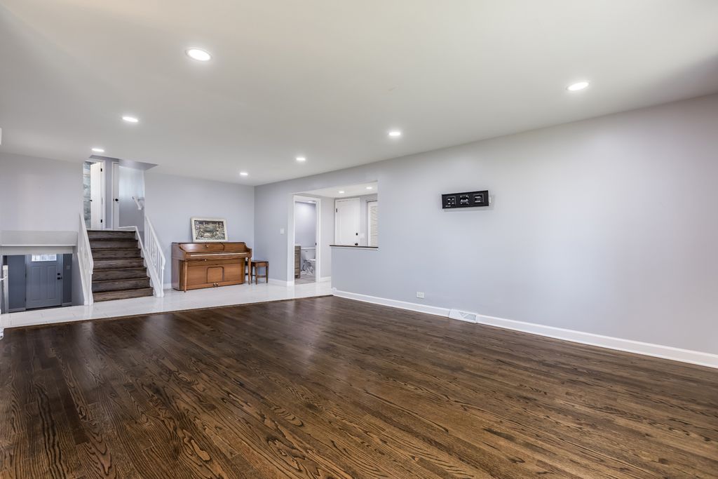 7851 W Church Street W, Morton Grove, IL 60053 — photo 5