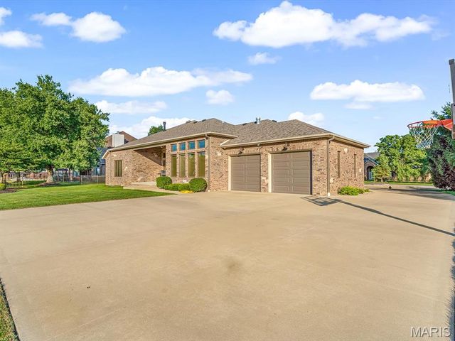 5205 Fox Cove, Edwardsville, IL 62025