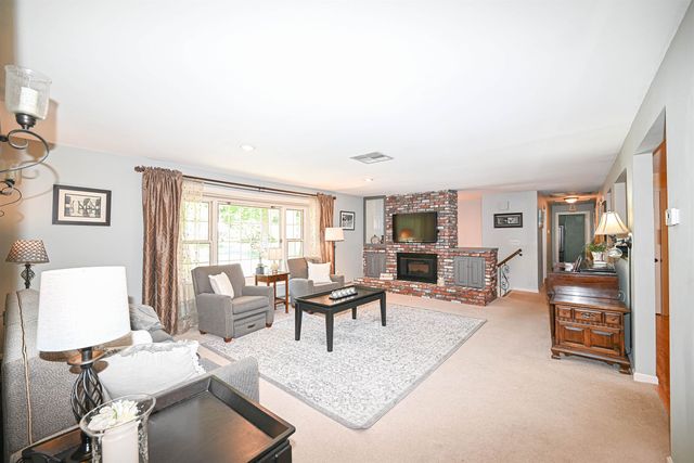 26 Green Meadow Lane, Bedford, NH 03110