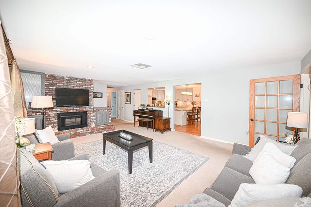 26 Green Meadow Lane, Bedford, NH 03110
