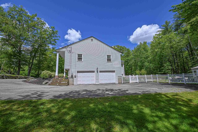 26 Green Meadow Lane, Bedford, NH 03110