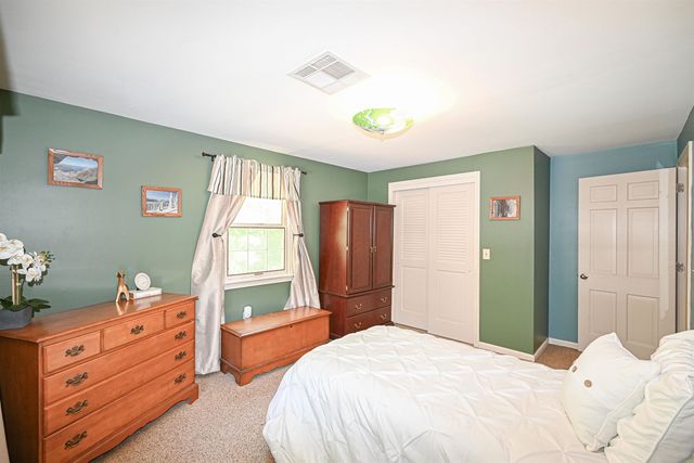 26 Green Meadow Lane, Bedford, NH 03110