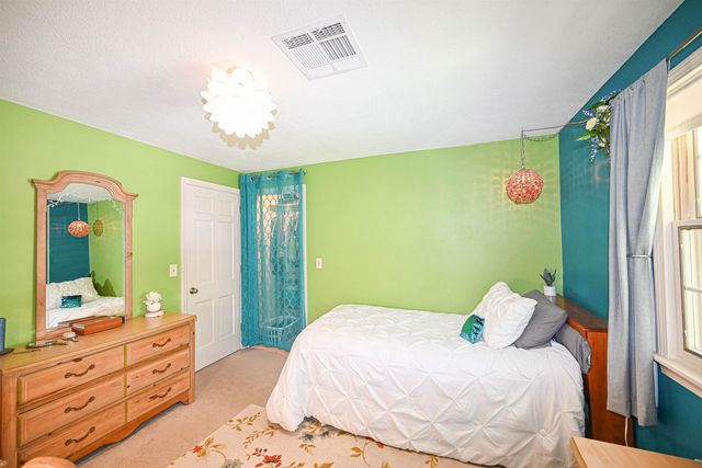 26 Green Meadow Lane, Bedford, NH 03110