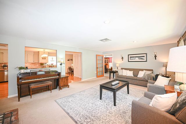 26 Green Meadow Lane, Bedford, NH 03110