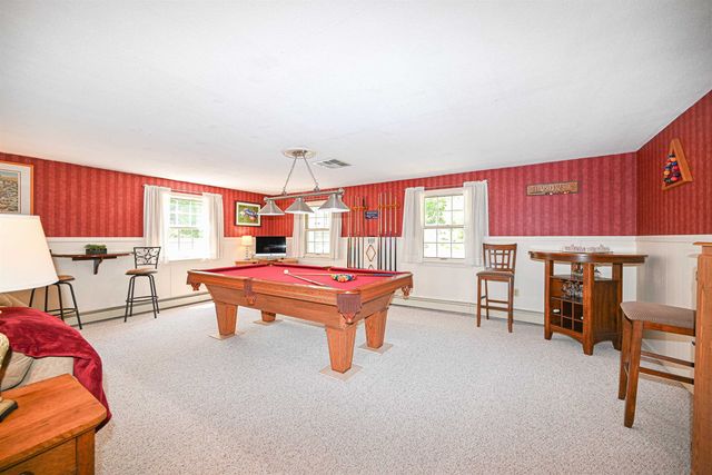 26 Green Meadow Lane, Bedford, NH 03110