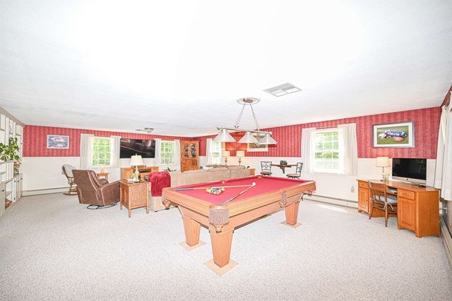 26 Green Meadow Lane, Bedford, NH 03110