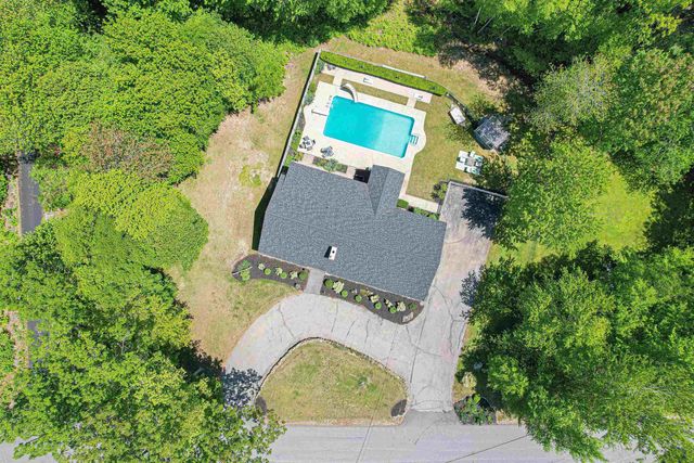 26 Green Meadow Lane, Bedford, NH 03110