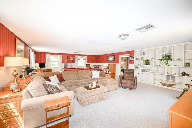 26 Green Meadow Lane, Bedford, NH 03110