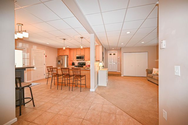26 Green Meadow Lane, Bedford, NH 03110