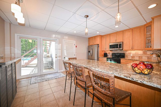 26 Green Meadow Lane, Bedford, NH 03110