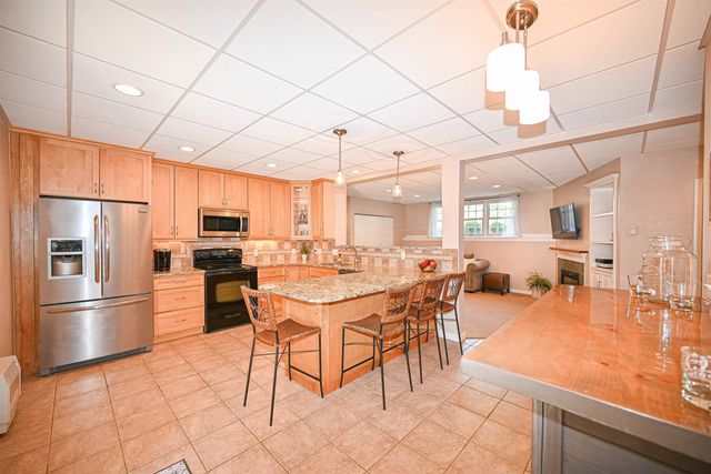 26 Green Meadow Lane, Bedford, NH 03110