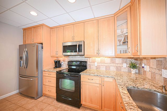 26 Green Meadow Lane, Bedford, NH 03110