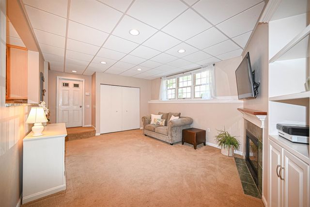 26 Green Meadow Lane, Bedford, NH 03110