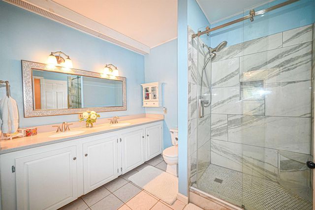 26 Green Meadow Lane, Bedford, NH 03110