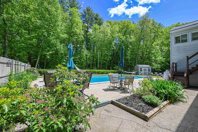 26 Green Meadow Lane, Bedford, NH 03110