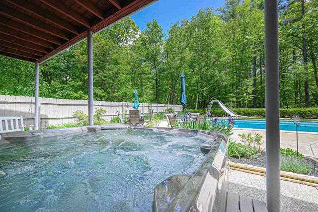 26 Green Meadow Lane, Bedford, NH 03110