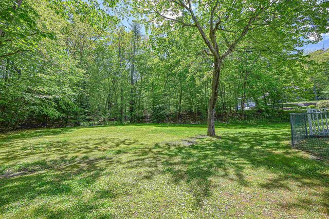 26 Green Meadow Lane, Bedford, NH 03110