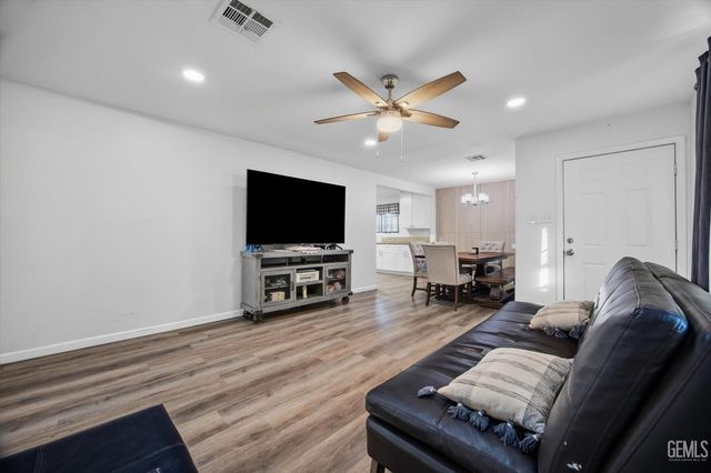 224 Price Street, Bakersfield, CA 93307