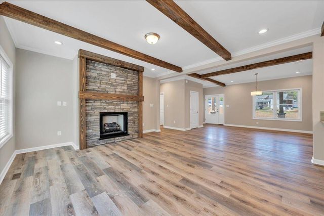 310 Windsor Castle DR, Moneta, VA 24121