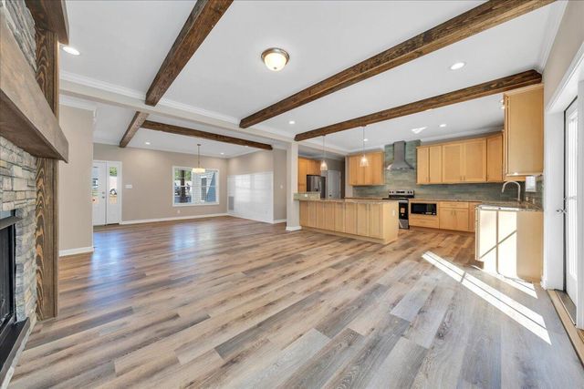 310 Windsor Castle DR, Moneta, VA 24121