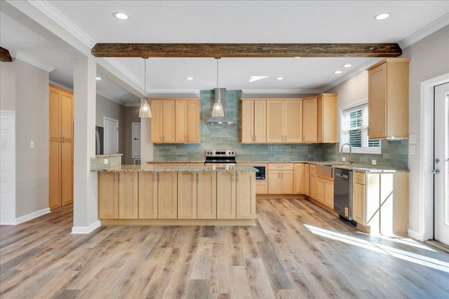 310 Windsor Castle DR, Moneta, VA 24121