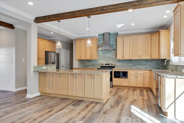 310 Windsor Castle DR, Moneta, VA 24121