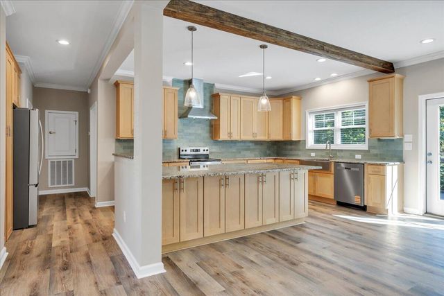 310 Windsor Castle DR, Moneta, VA 24121