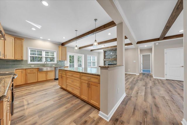 310 Windsor Castle DR, Moneta, VA 24121