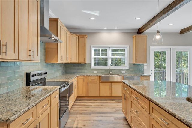 310 Windsor Castle DR, Moneta, VA 24121
