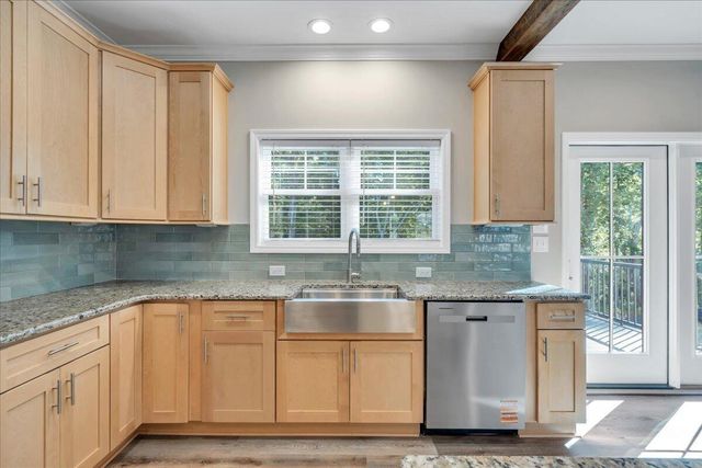 310 Windsor Castle DR, Moneta, VA 24121