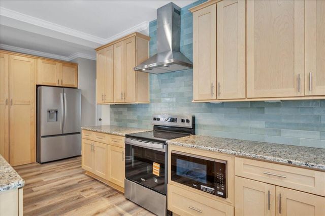 310 Windsor Castle DR, Moneta, VA 24121