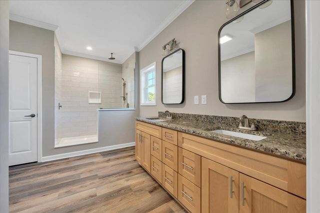 310 Windsor Castle DR, Moneta, VA 24121