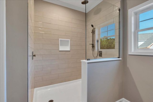 310 Windsor Castle DR, Moneta, VA 24121