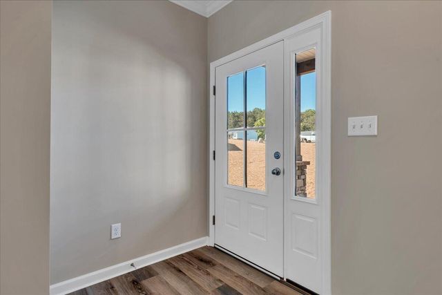310 Windsor Castle DR, Moneta, VA 24121