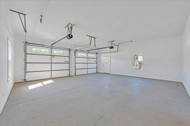 310 Windsor Castle DR, Moneta, VA 24121