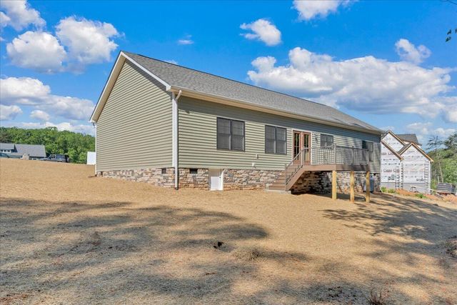 310 Windsor Castle DR, Moneta, VA 24121