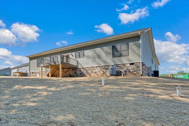 310 Windsor Castle DR, Moneta, VA 24121