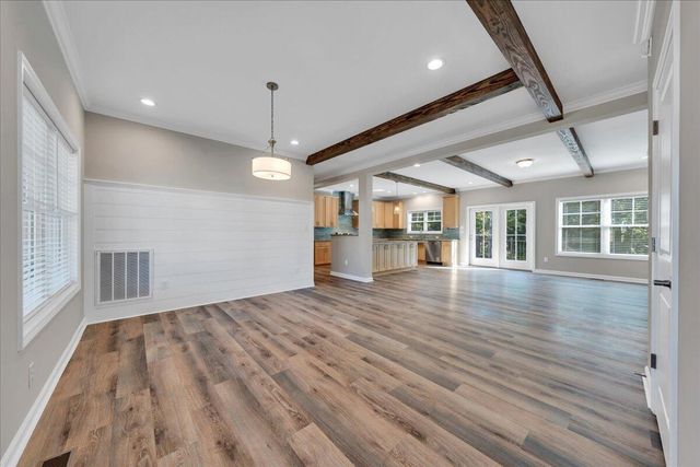 310 Windsor Castle DR, Moneta, VA 24121