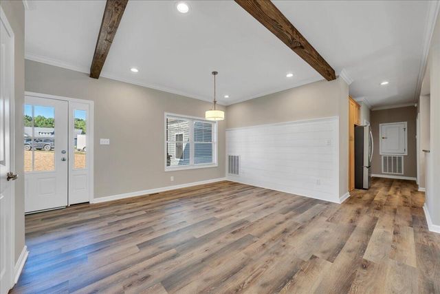 310 Windsor Castle DR, Moneta, VA 24121