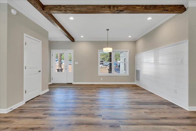 310 Windsor Castle DR, Moneta, VA 24121