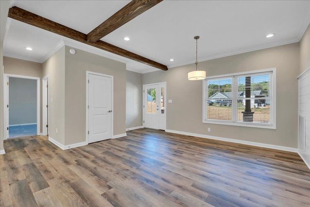 310 Windsor Castle DR, Moneta, VA 24121