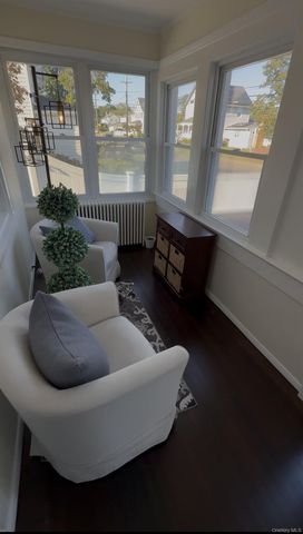 18 1st Avenue, East Islip, NY 11730