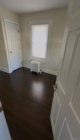 18 1st Avenue, East Islip, NY 11730