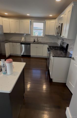 18 1st Avenue, East Islip, NY 11730