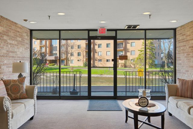 1777 W Crystal Lane 602, Mount Prospect, IL 60056